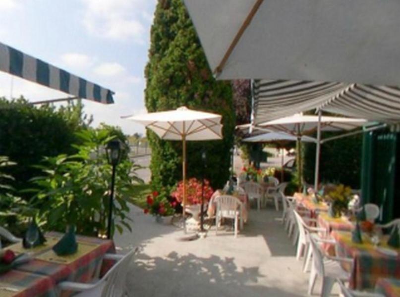 Logis Hotel Le Pan De Bois Bréviandes Buitenkant foto