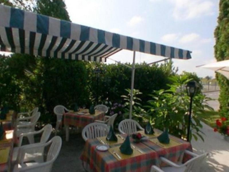 Logis Hotel Le Pan De Bois Bréviandes Buitenkant foto