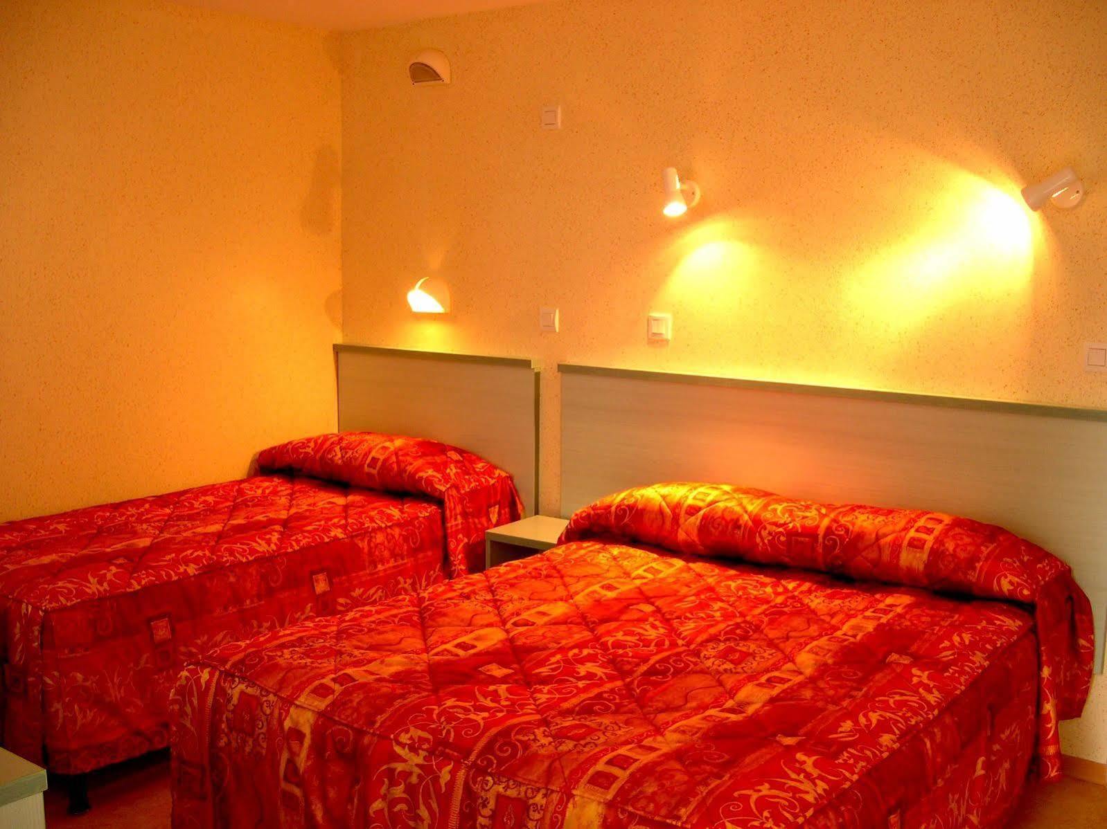Logis Hotel Le Pan De Bois Bréviandes Buitenkant foto